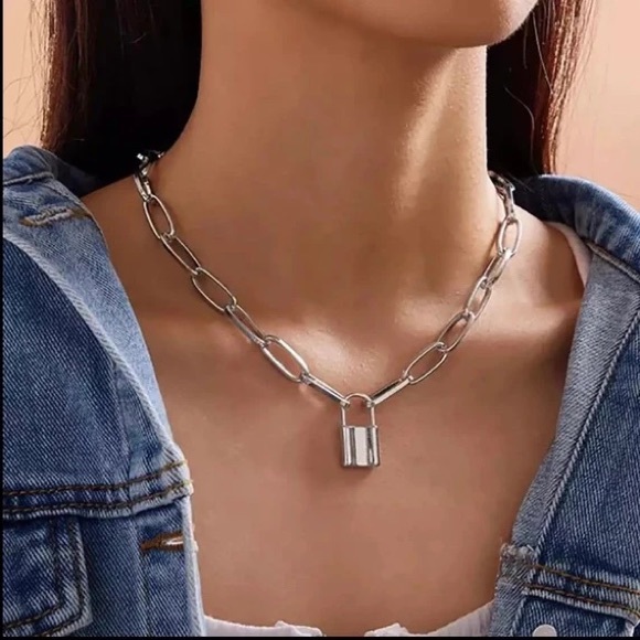Minimalist Silver Paper Clip Lock Chain Necklace - Picture 1 of 9